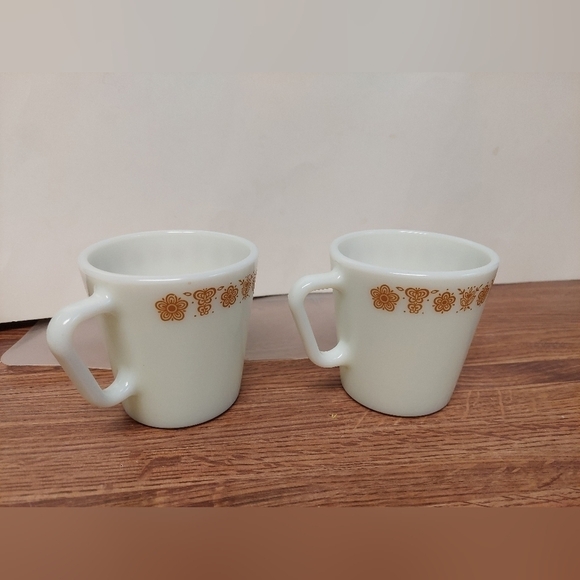 Vintage 80s Pyrex Butterfly/Flower Mugs (2) - Picture 3 of 7